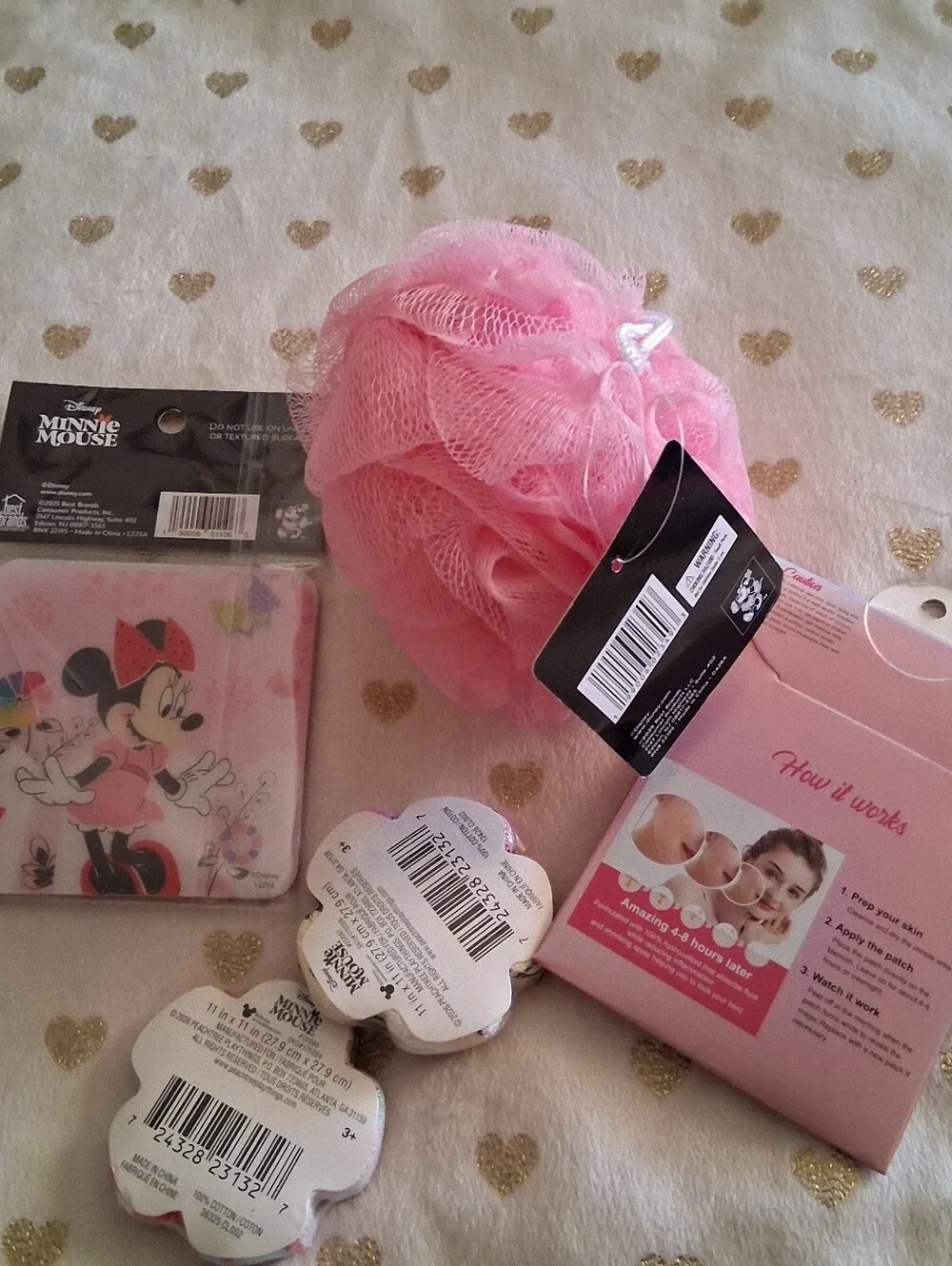 *NWT* Disney Minnie Mouse Bath & Beauty Set